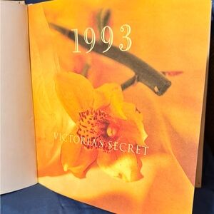 COLLECTABLE VICTORIA SECRET CALENDAR DAY PLANNER 1993